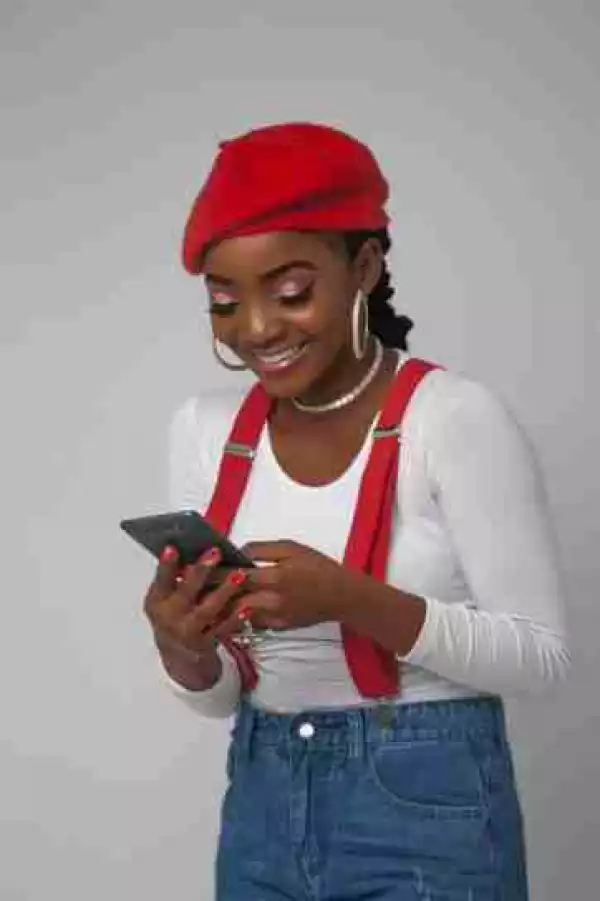 Singer Simi Looks Stunning In Her New Photo
